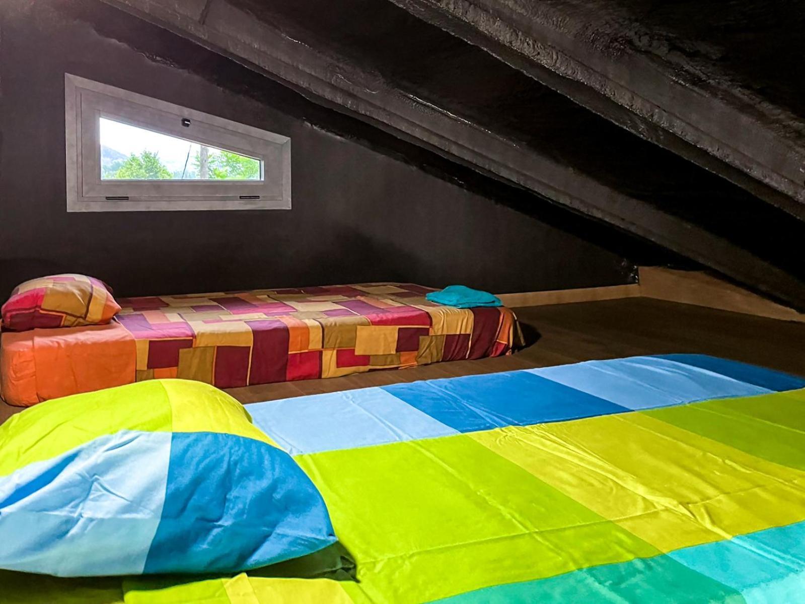Black House Sorprendente Casa Estilo Industrial Olot Kültér fotó