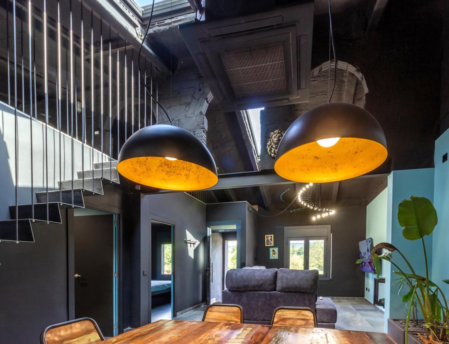 Black House Sorprendente Casa Estilo Industrial Olot Kültér fotó