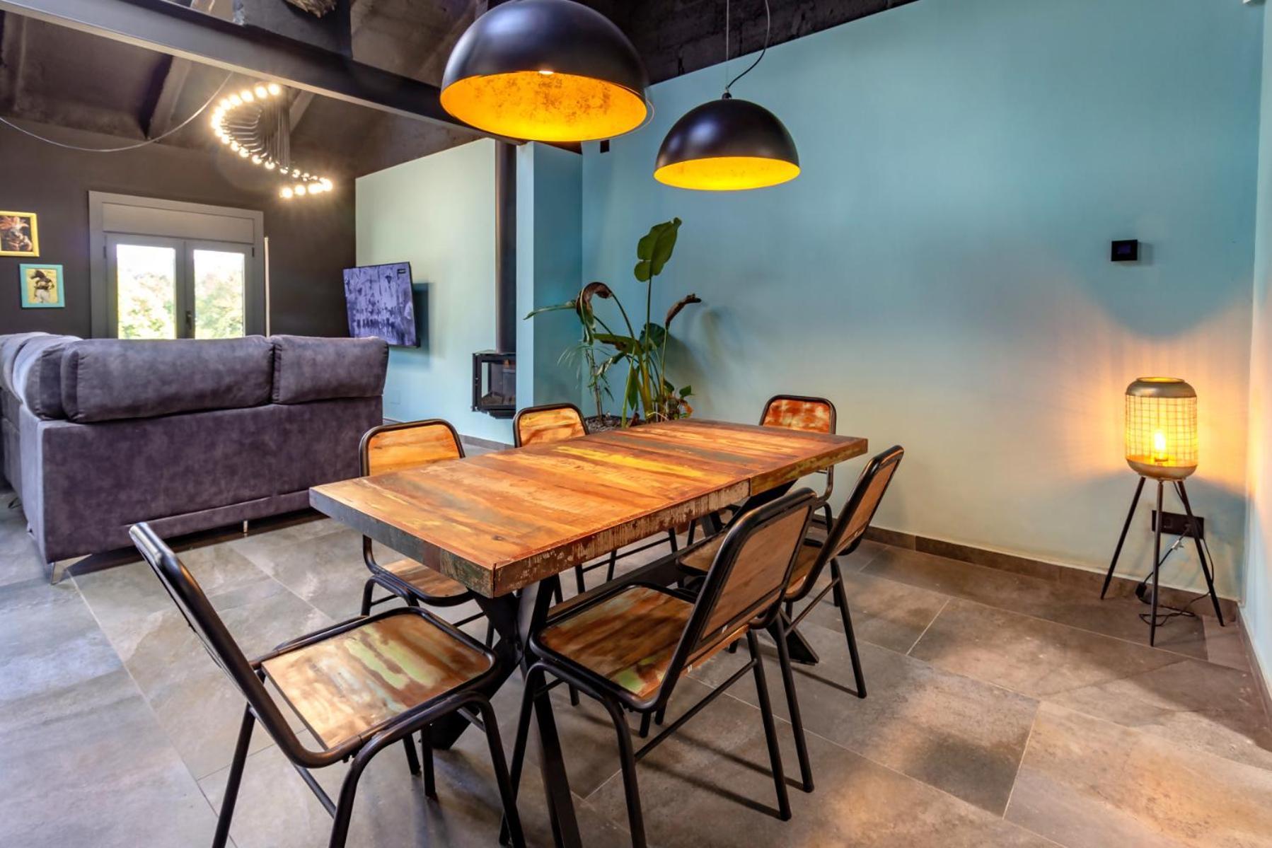 Black House Sorprendente Casa Estilo Industrial Olot Kültér fotó