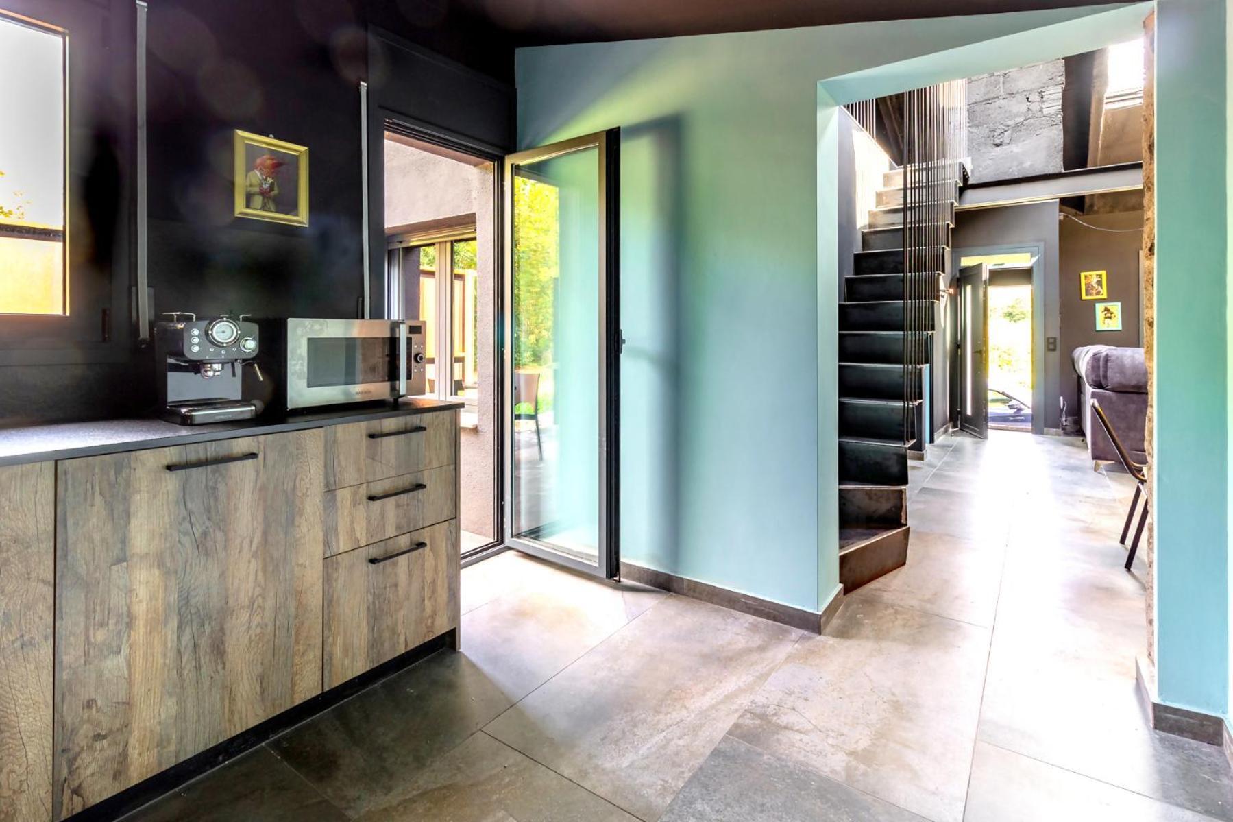 Black House Sorprendente Casa Estilo Industrial Olot Kültér fotó